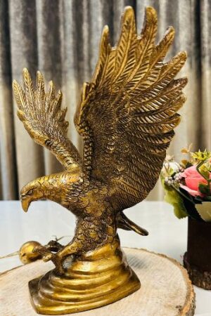 The Soaring Majesty – Eagle Figurine